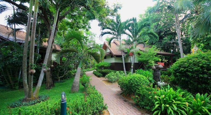 Resor Pinnacle Samui Sha Mae Nam